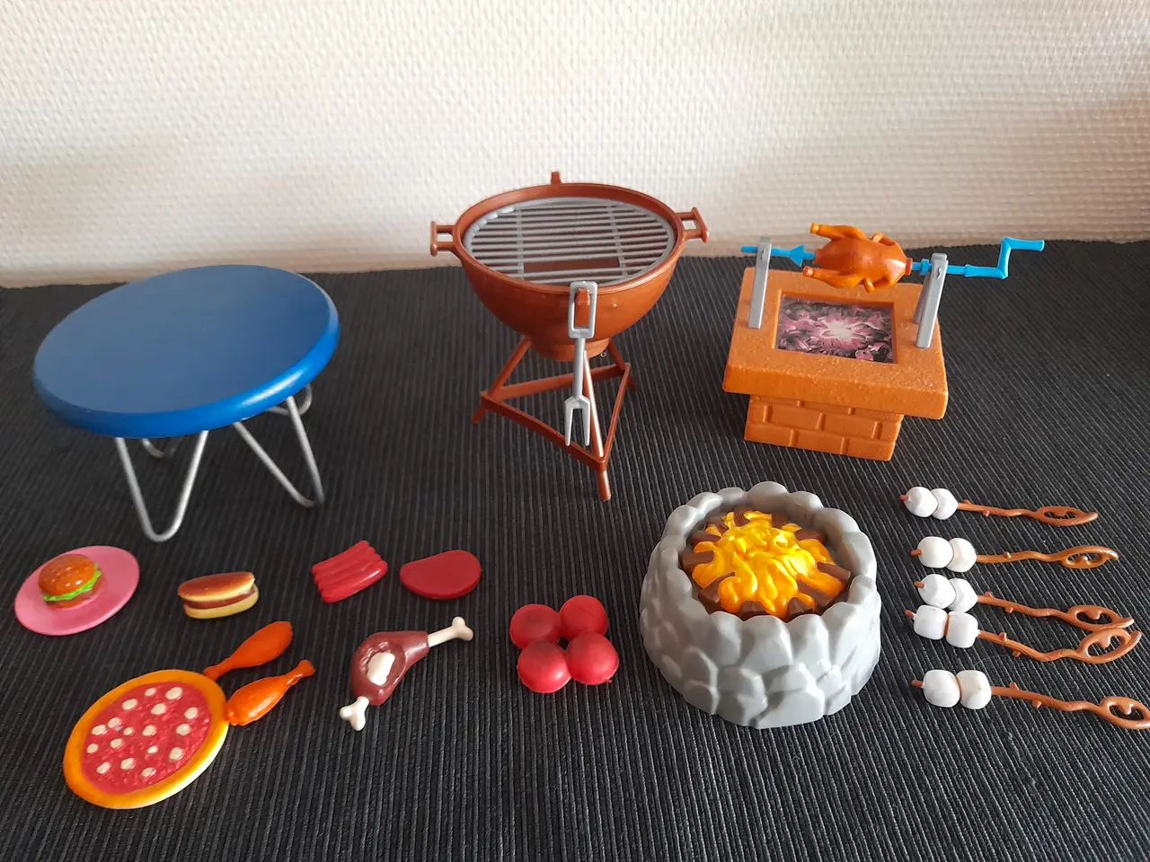 Billede 4 - Barbie barbecuesæt.