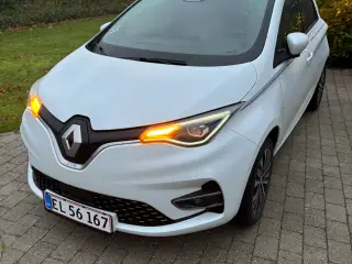 Zoe Riviera m NY motor!