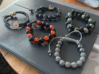 Nye knyttede armbånd