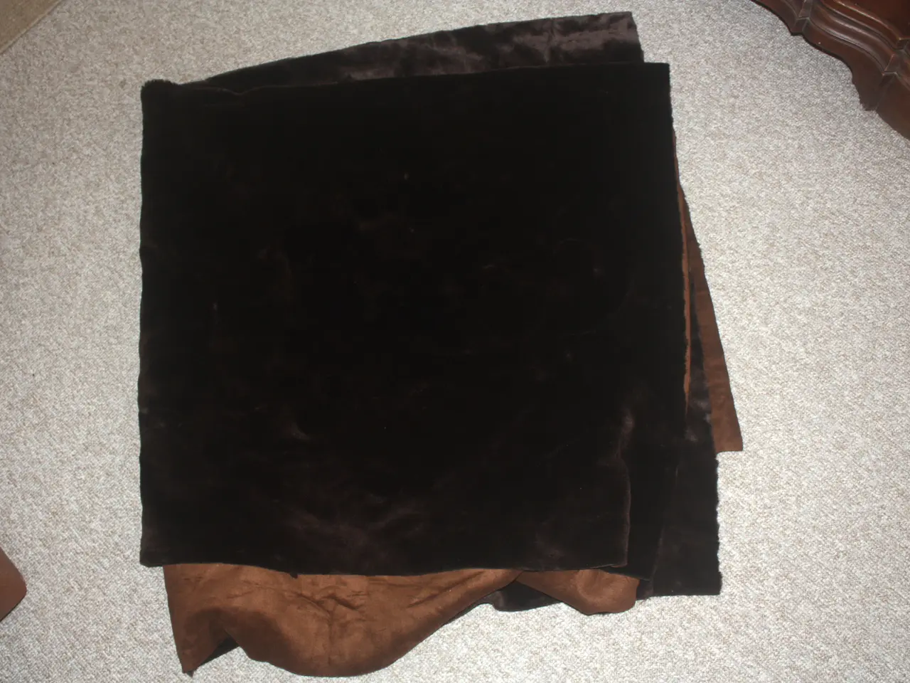 Billede 2 - Stof Imiteret pels brun 152 cm x 147 cm