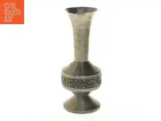 Dekorativ gammel vase i metal (str. Ø 8 cm længde 25,5 cm)