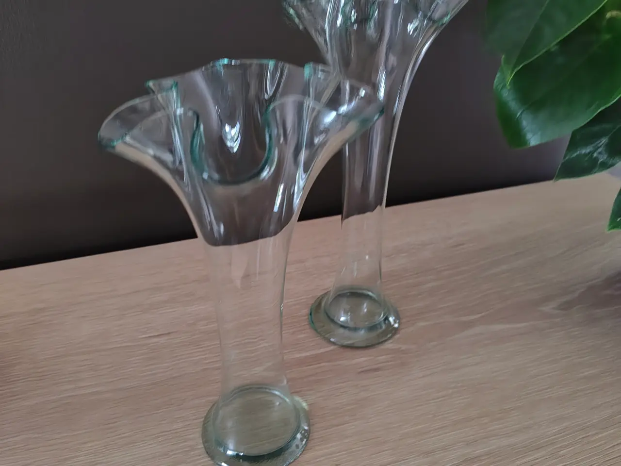 Billede 2 - Flot glasvase til langstilkede blomster.