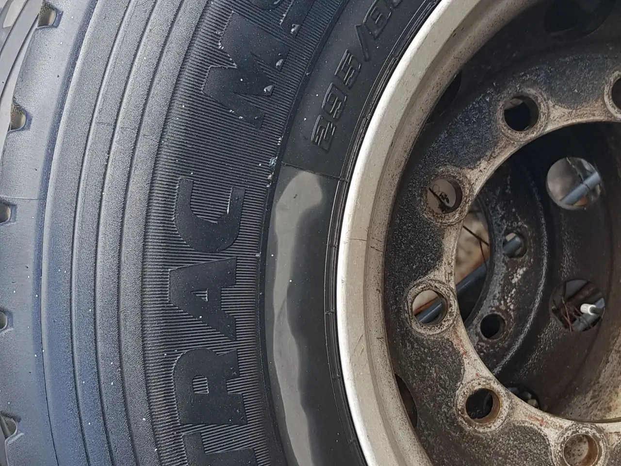 Billede 4 - 2 hjul, Dæk 295/80R22,5 Alcoa fælge