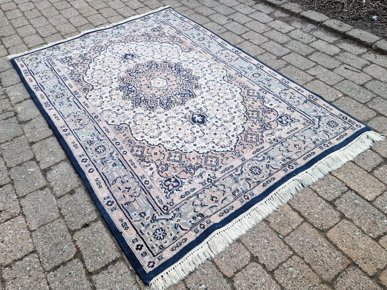 Billede 3 - Ægte håndknyttet vintage orientalsk tæppe.