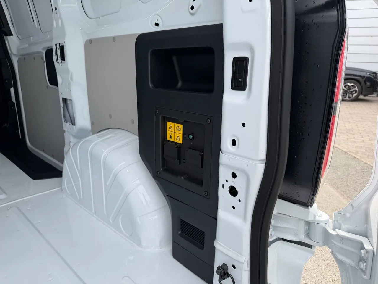 Billede 11 - Ford E-Transit Custom 320 L1 71 Limited