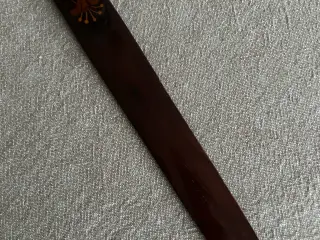 Gammel mahogni papirkniv med dekorativ intarsia