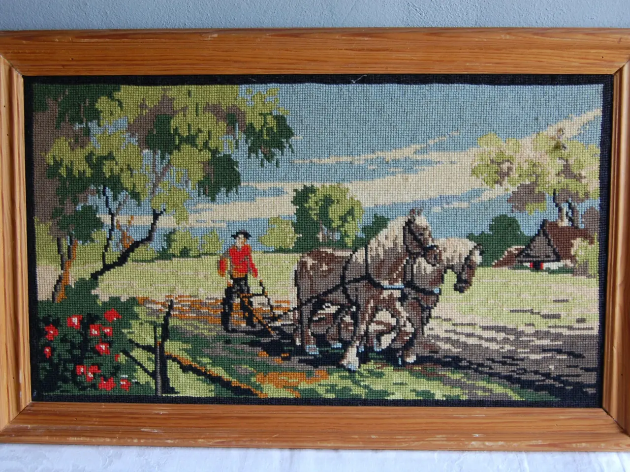 Billede 1 - Broderi af mand, hest og plov.