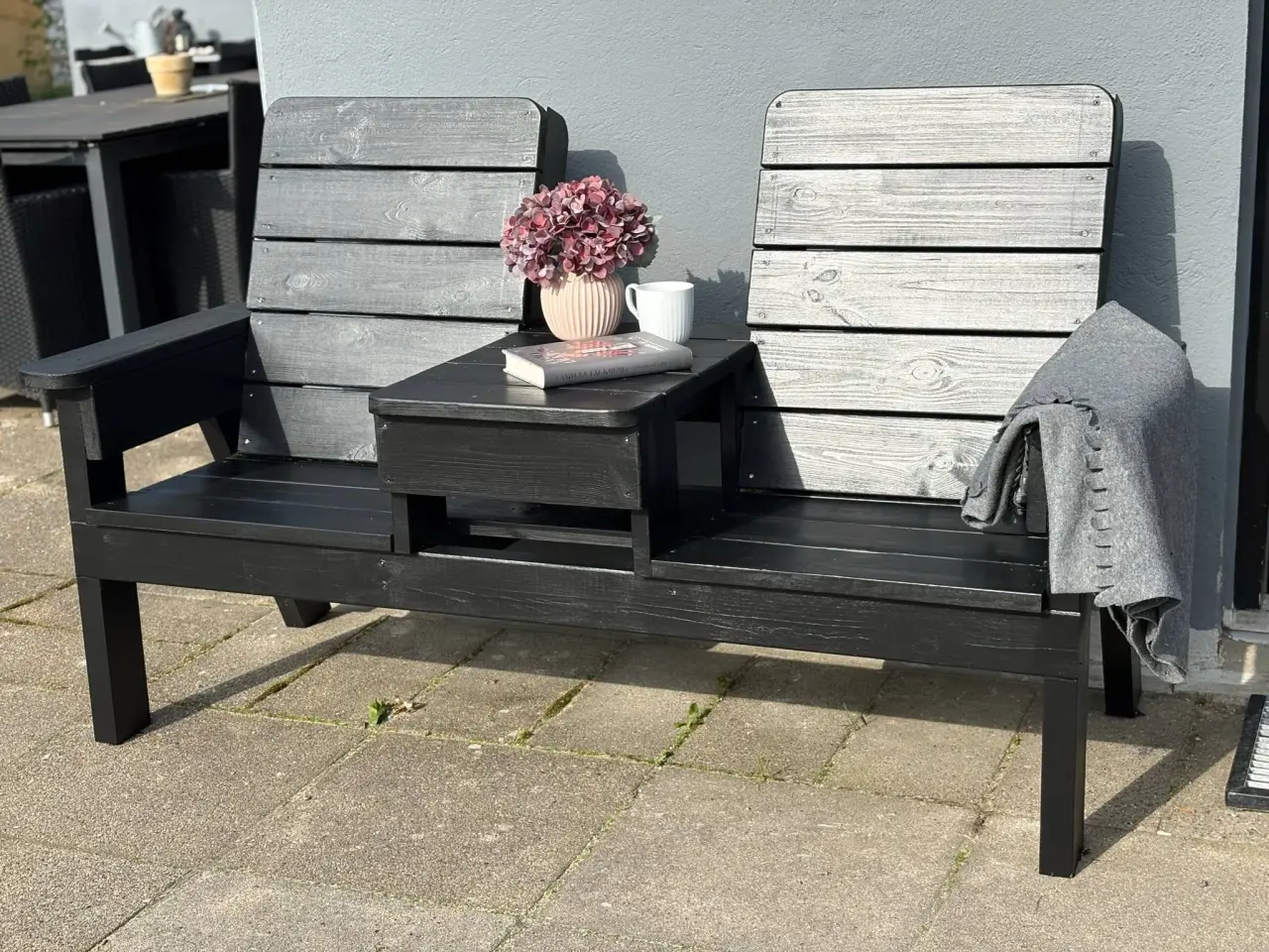 Billede 1 - Bænk med integreret bord