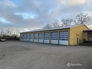Rummelige erhvervslokaler - i alt ca. 627 kvm