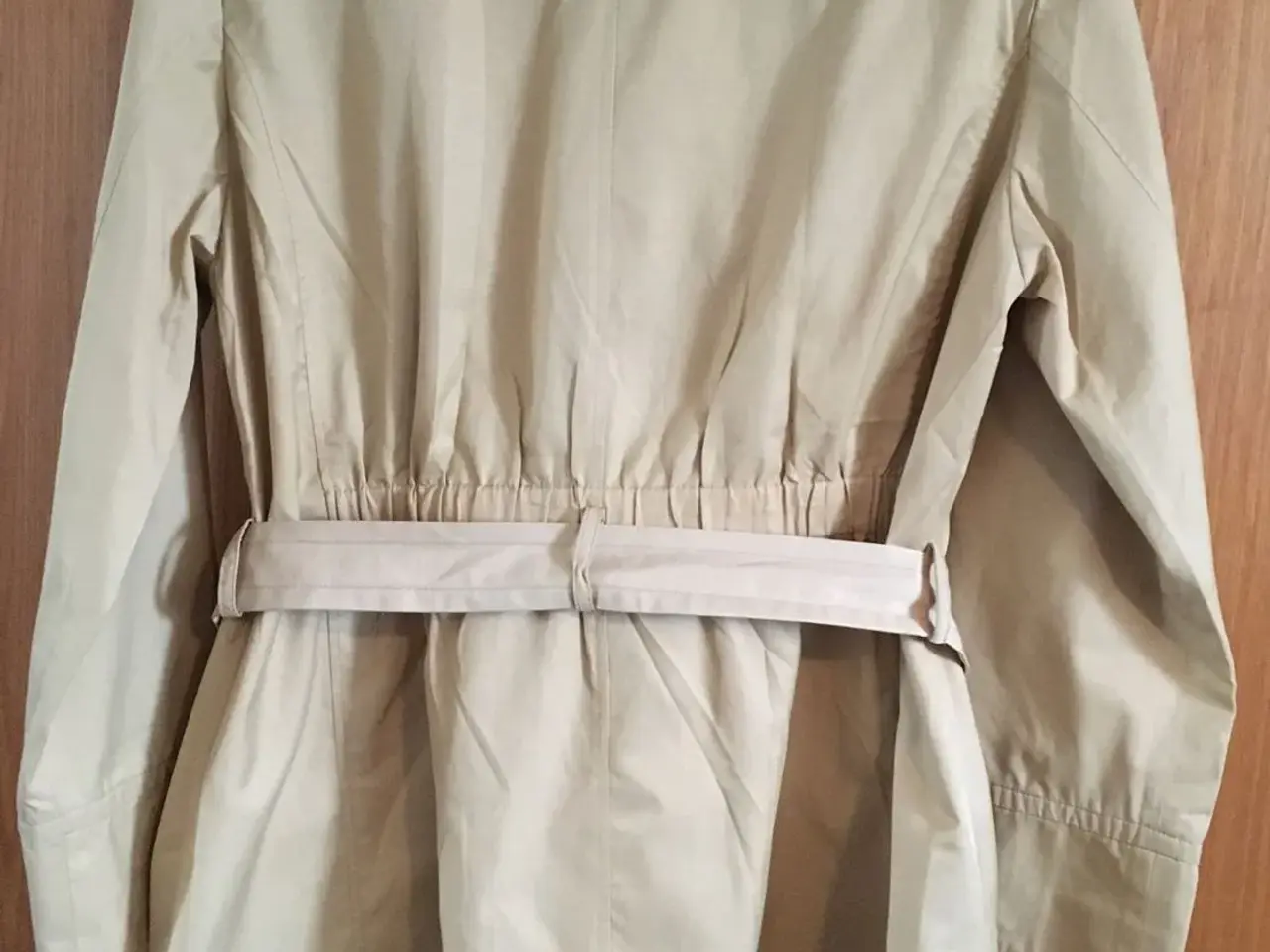 Billede 3 - Flotte beige jakke til salg