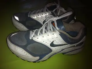 Nike sko, Str: 37,5; 20kr
