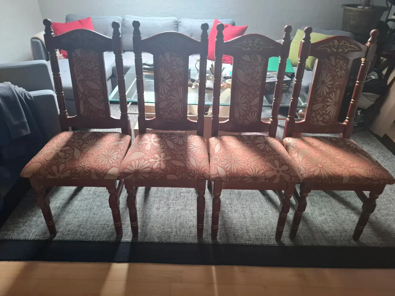 Billede 2 - 6 fine stole af ældre model sælges.