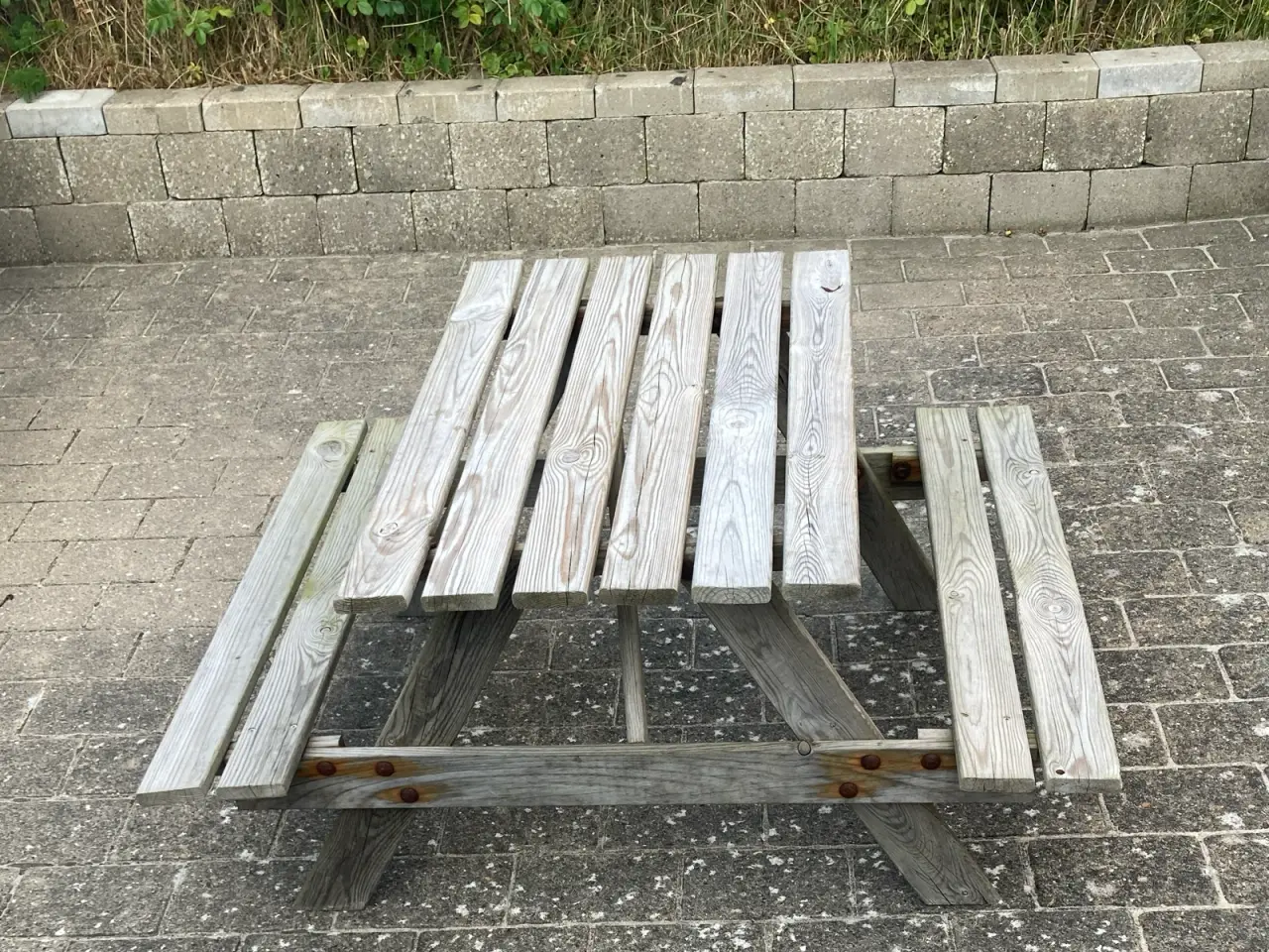 Billede 1 - Bord- og bænksæt til børn