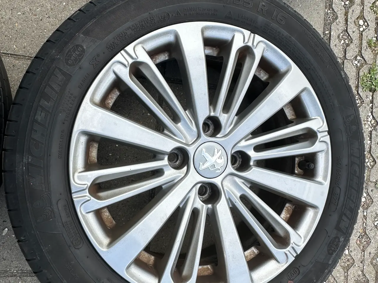 Billede 4 - Originale Peugeot 208 alufælge med dæk