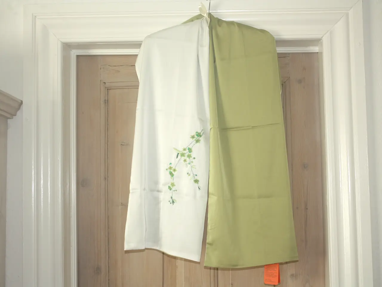 Billede 1 - Broderet Silke tørklæde 155 cm x 35 cm 