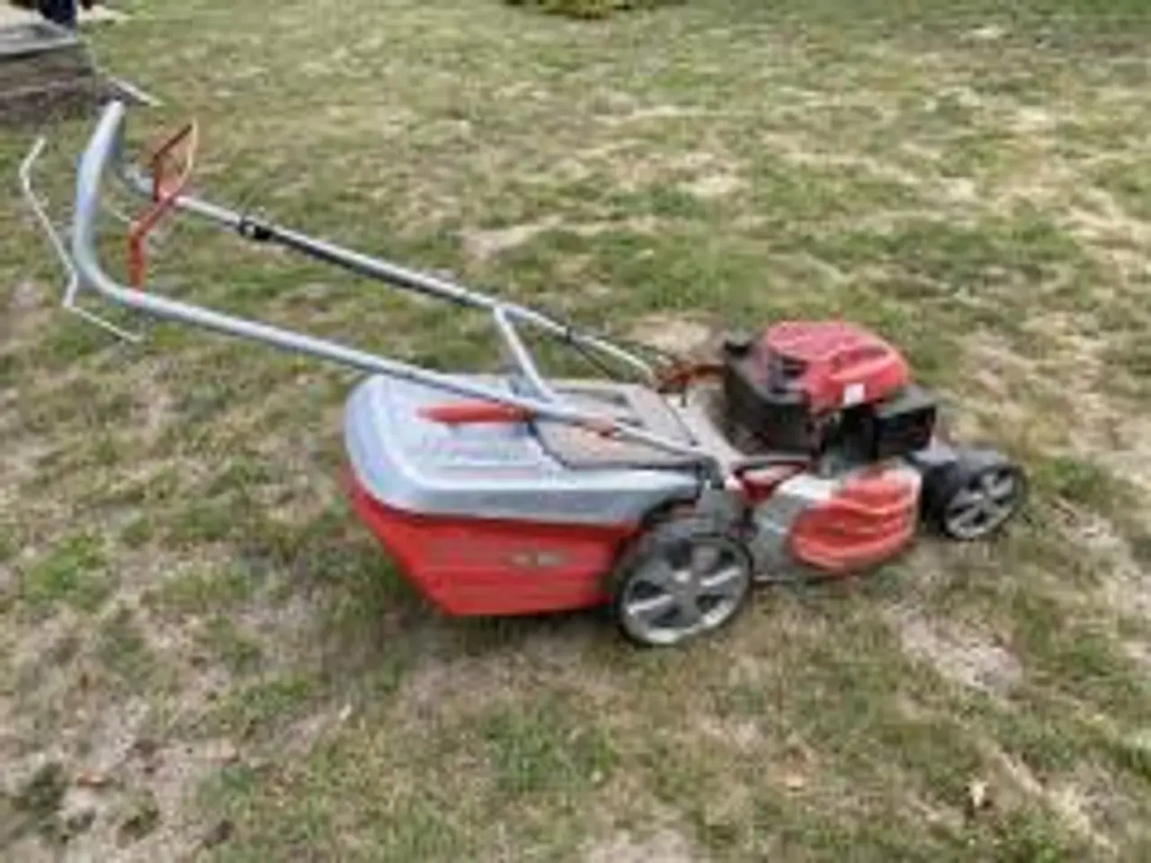 Billede 2 - Motor-plæneklipper, selvkørende, kan afhentes
