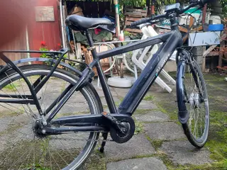 Elcykle med batteri i vangen