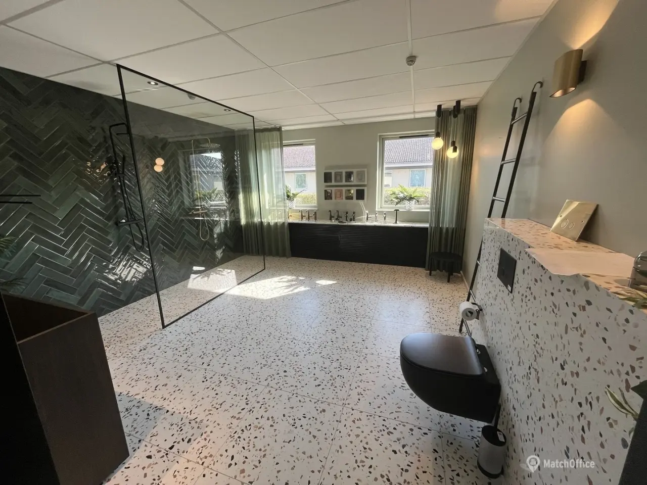 Billede 15 - Super præsentabelt showroom centralt i Hillerøds erhvervskvarter