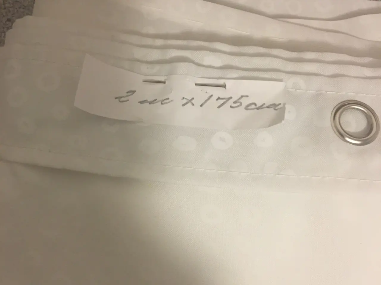 Billede 1 - Badeforhæng 2 forsk. Stk, m ringe,se mål