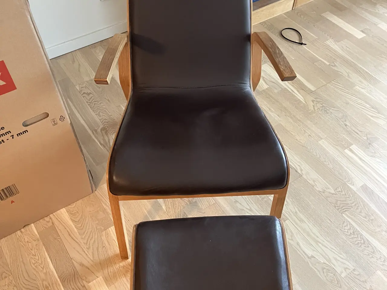 Billede 3 - Stol med fodskammel 