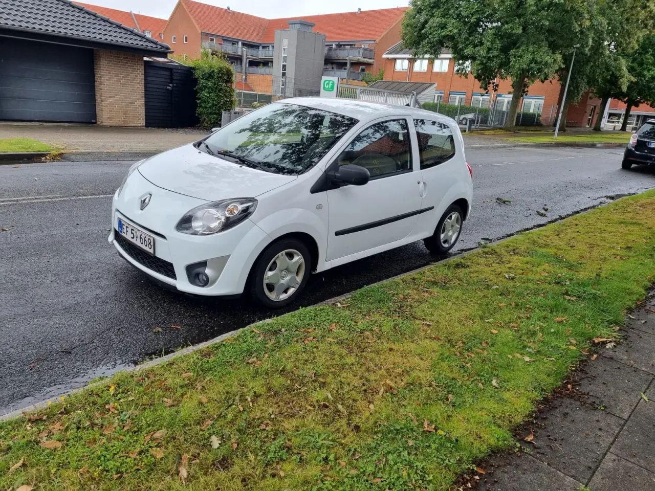 Billede 1 - Lille økonomisk bil lavt km