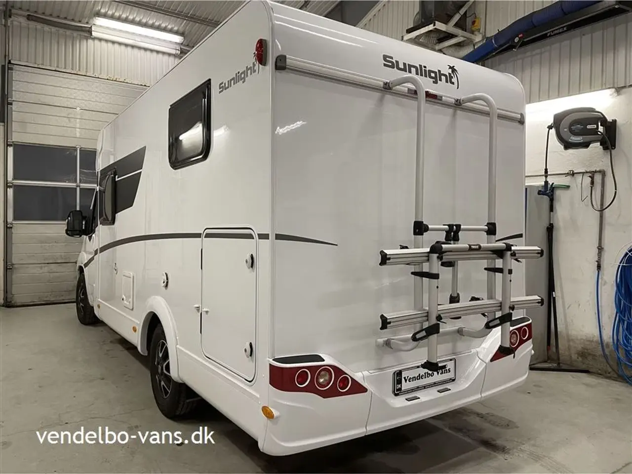 Billede 2 - 2021 - SunLight VAN V66 Adventure Edit   Enkelsenge og garage - kun 6,5 m lang