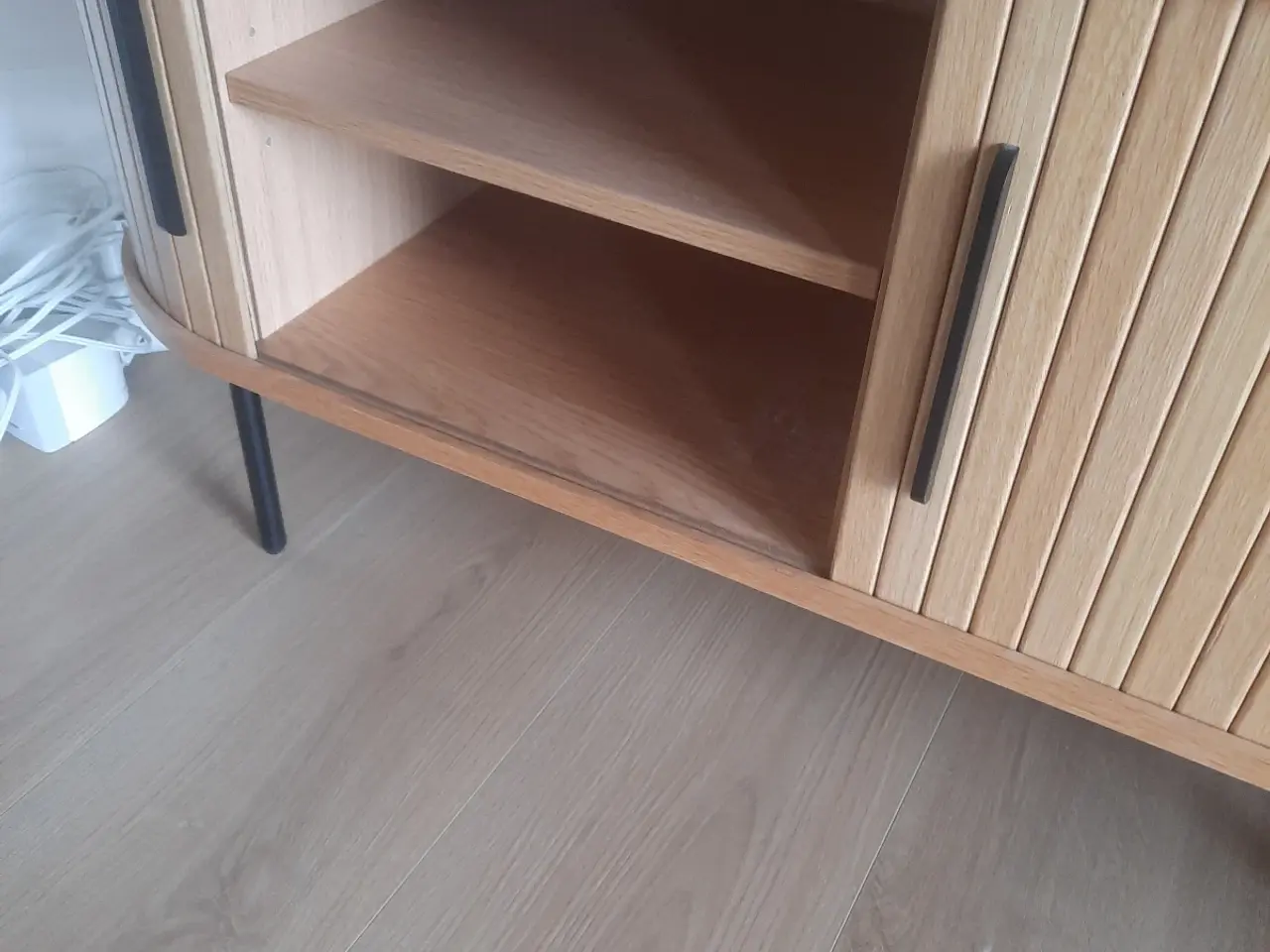 Billede 5 - Flot egetræ s skænk.