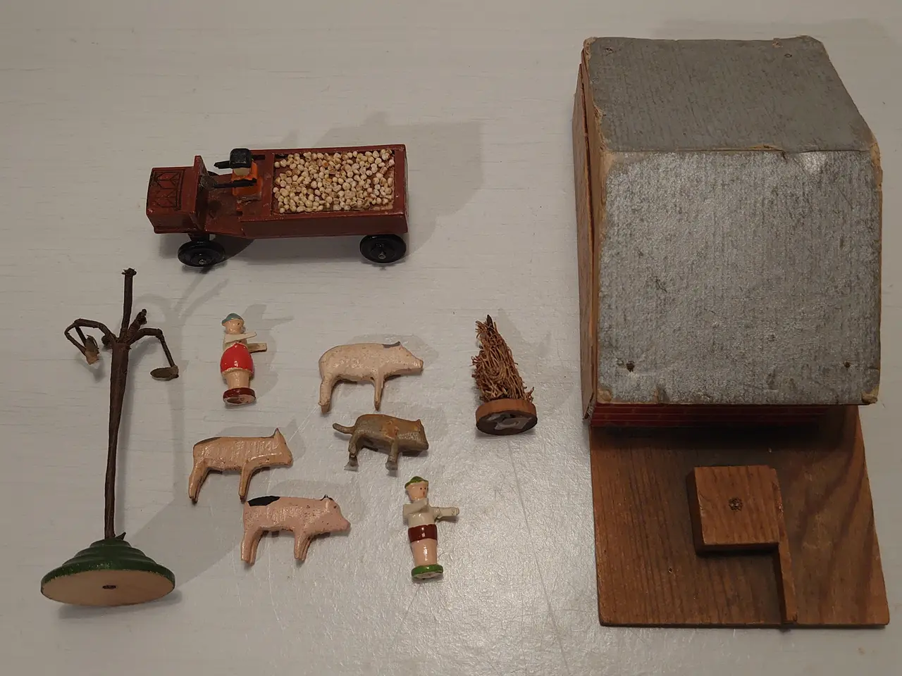 Billede 5 - Erzgebirge:Landlig idyl m. hus,bil,dyr,pers.mm.