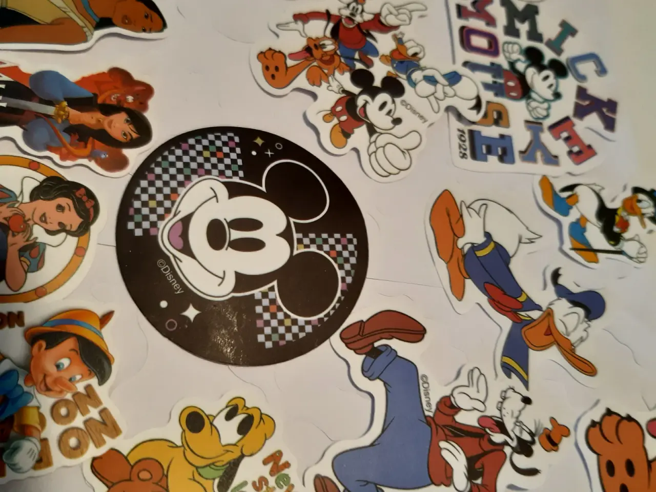 Billede 3 - Mange Disney figurer/klistermærker