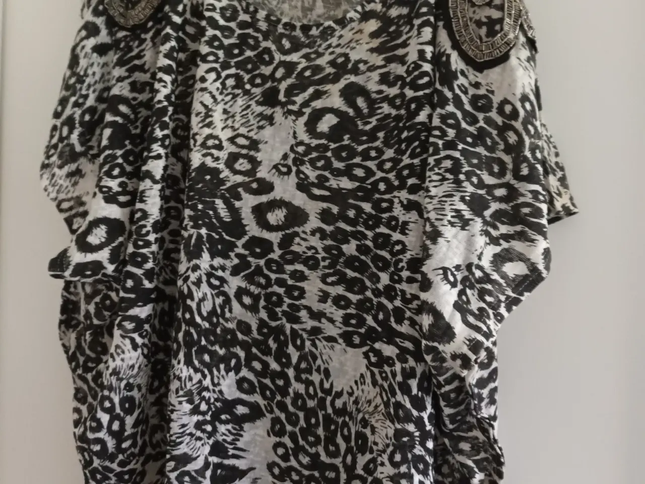 Billede 1 - FLOT NY ZIZZI TUNIKA STR M 48-50