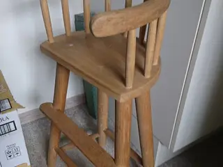 Designer højstol i egetræ
