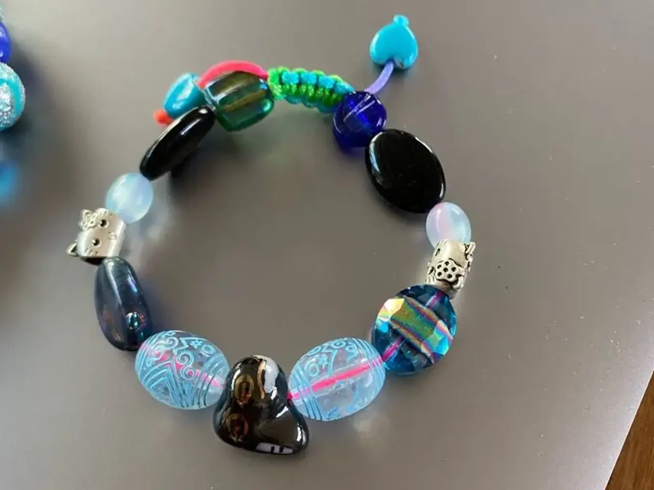Billede 4 - Nye knyttede armbånd