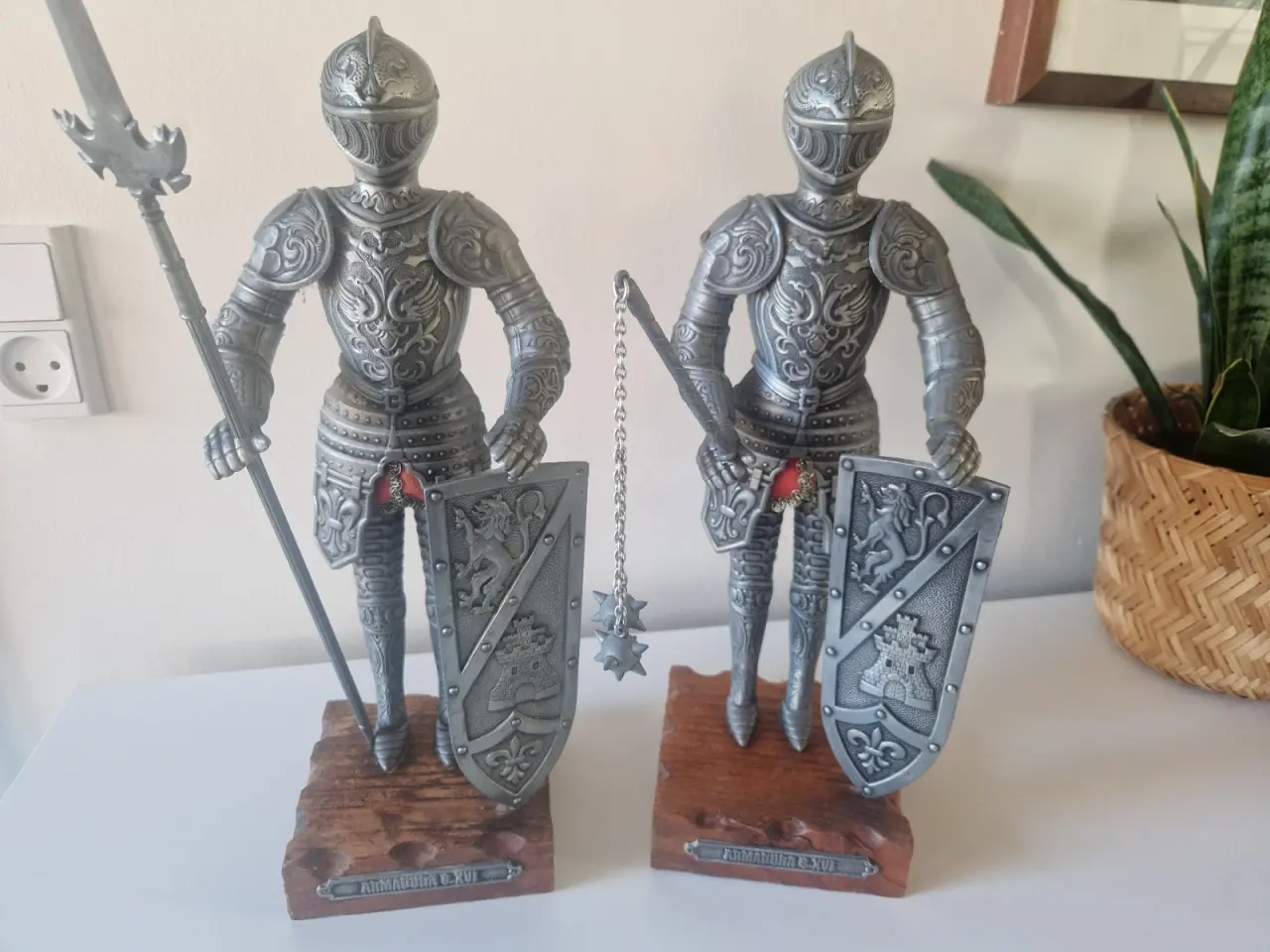 Billede 2 - Sæt med 2 flotte Kolser rustningsfigurer