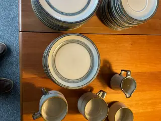 Tena kaffestel og tallerkner