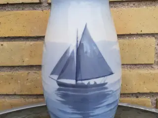 B & G Vase