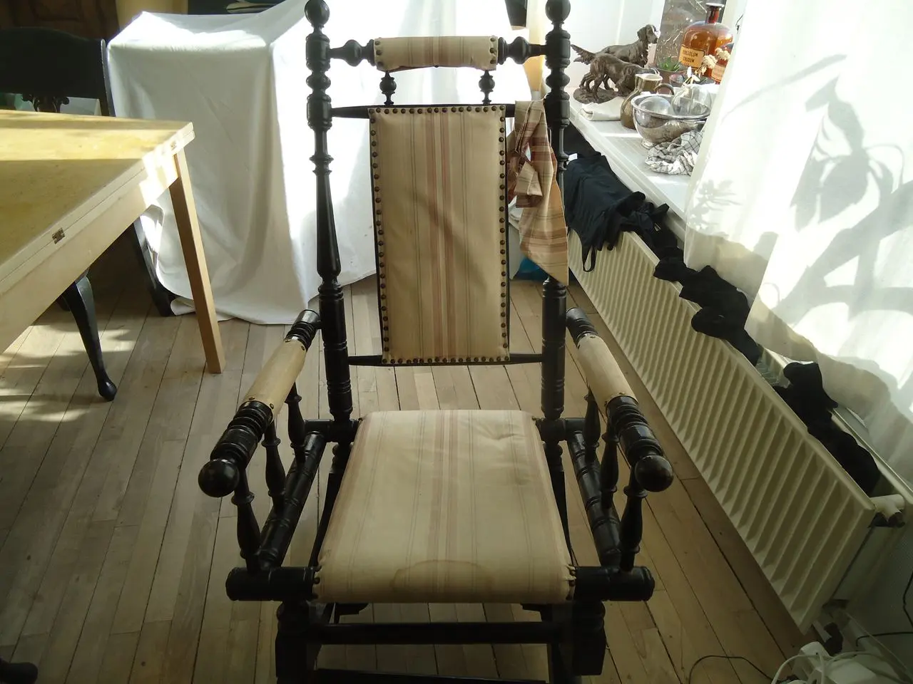 Billede 1 - GYNGE STOL  []