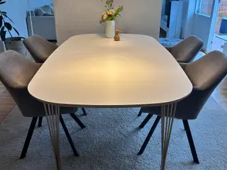 Smukt Haslev symphony spisebord model 78