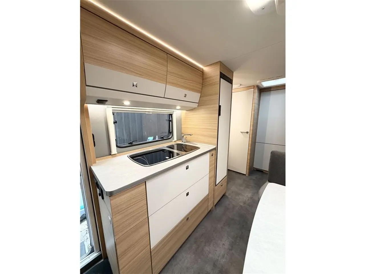 Billede 11 - 2022 - Dethleffs Camper 540 QMK D-Line   Dobbeltseng-Køjer-Gulvtemp.-Mover-Aircon-Telt