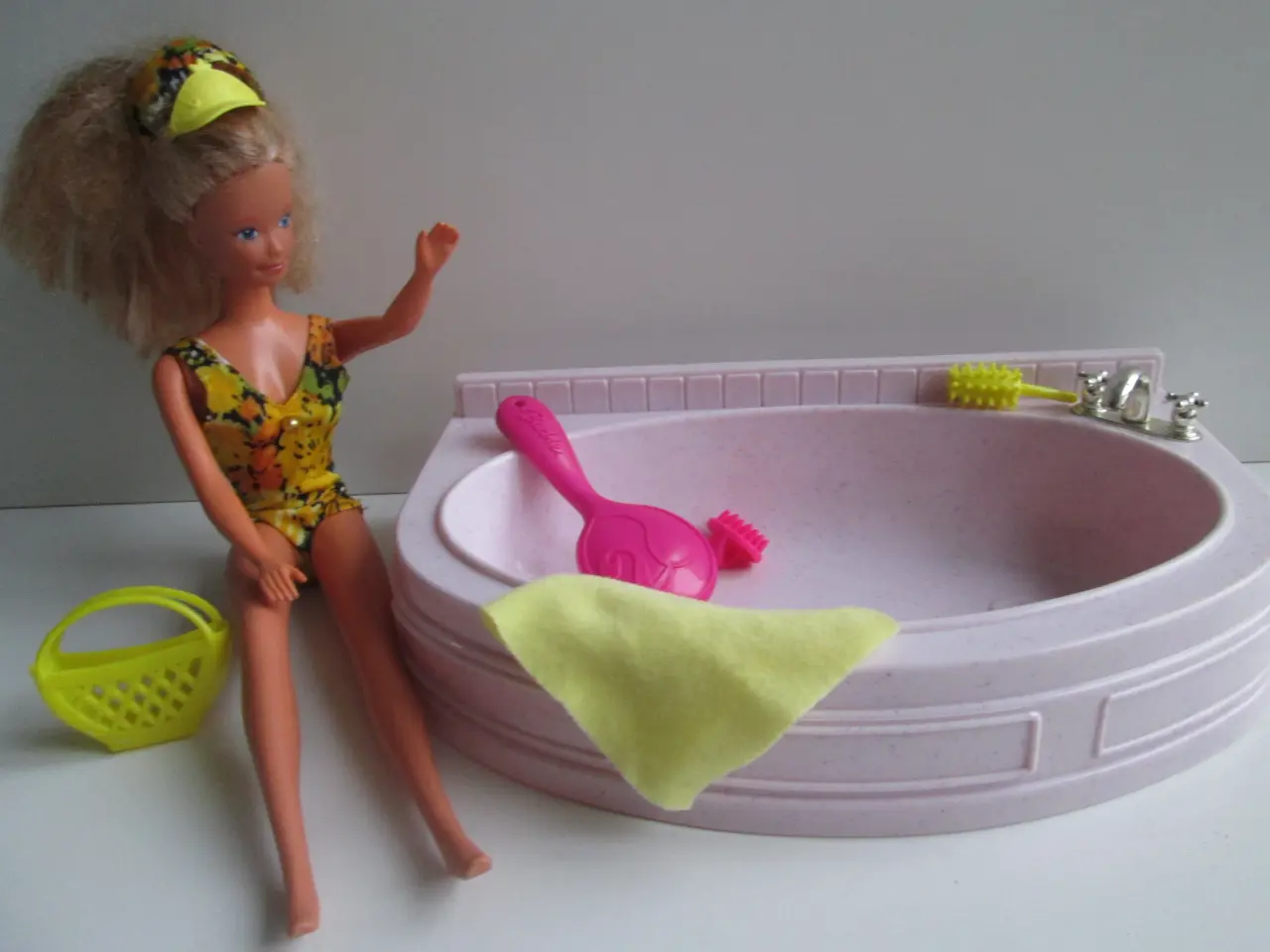 Billede 1 - Barbiedukke med badekar