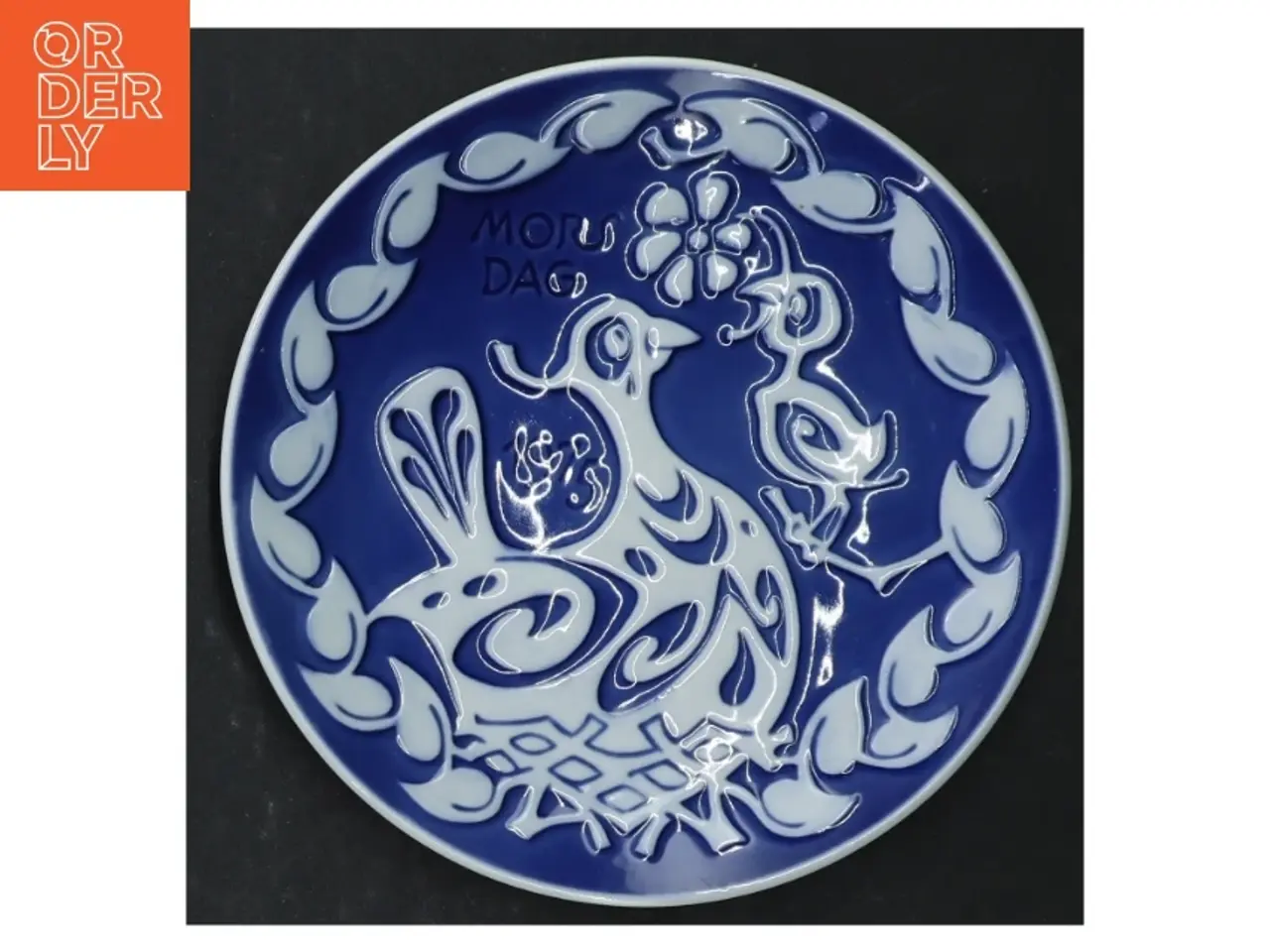 Billede 1 - Royal Copenhagen Mors Dag platter fra Royal Copenhagen (str. Ø. 15 cm. 2 styk)