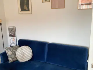 Smuk blå velour sofa