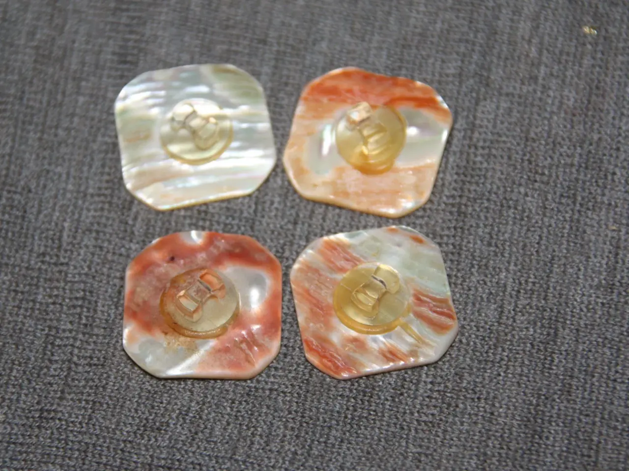 Billede 2 - 4 antikke perlemors knapper