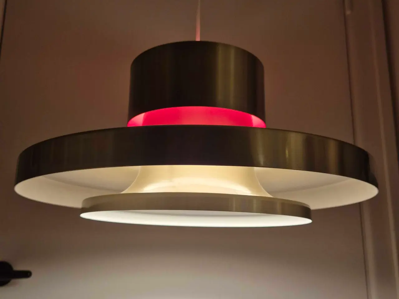 Billede 8 - Velholdt messinglampe med varm kontrastfarve