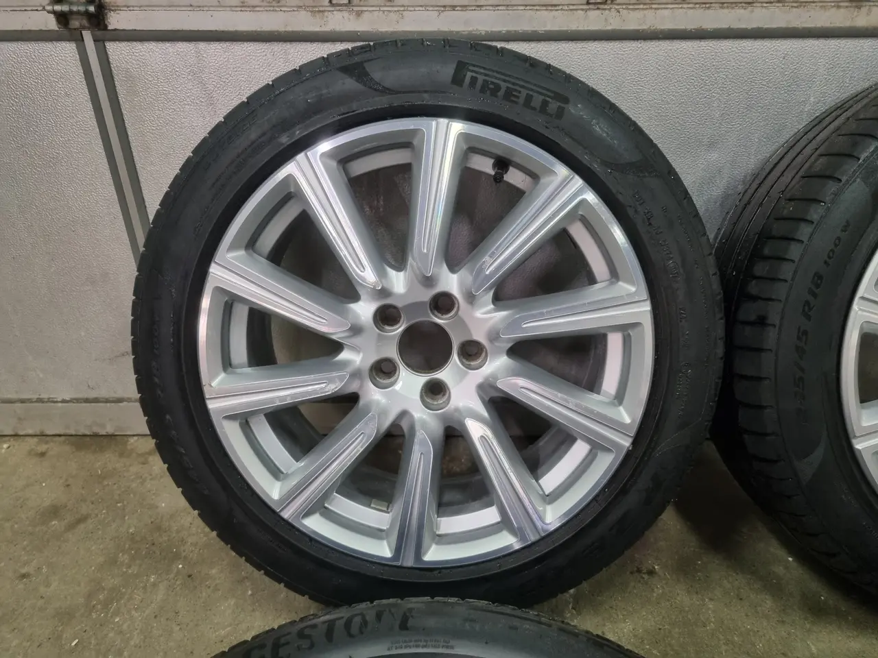 Billede 2 - 18" Volvo fælge med sommerdæk