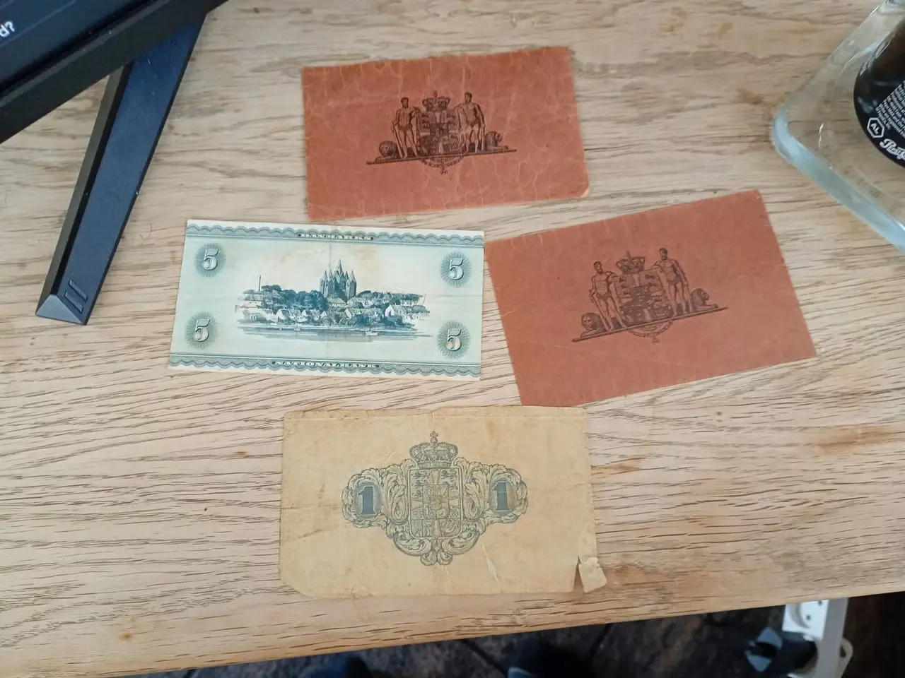 Billede 2 - Dansk 1kr sedler og en 5kr seddel