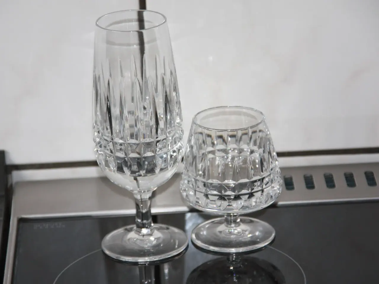 Billede 1 - Tung Crystal cognac og øl glas samlet pris