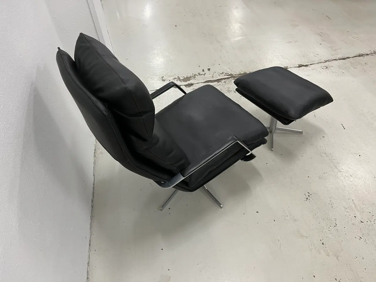Billede 8 - Søren Lund SL330 hvilestol m/skammel i sort solid.