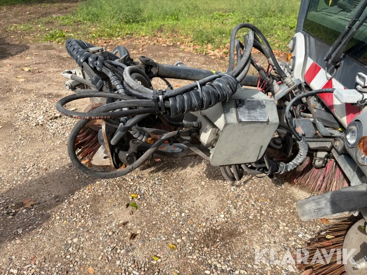 Billede 11 - Fejemaskine Boschung S3 - med ekstra hydraulisk fejearm