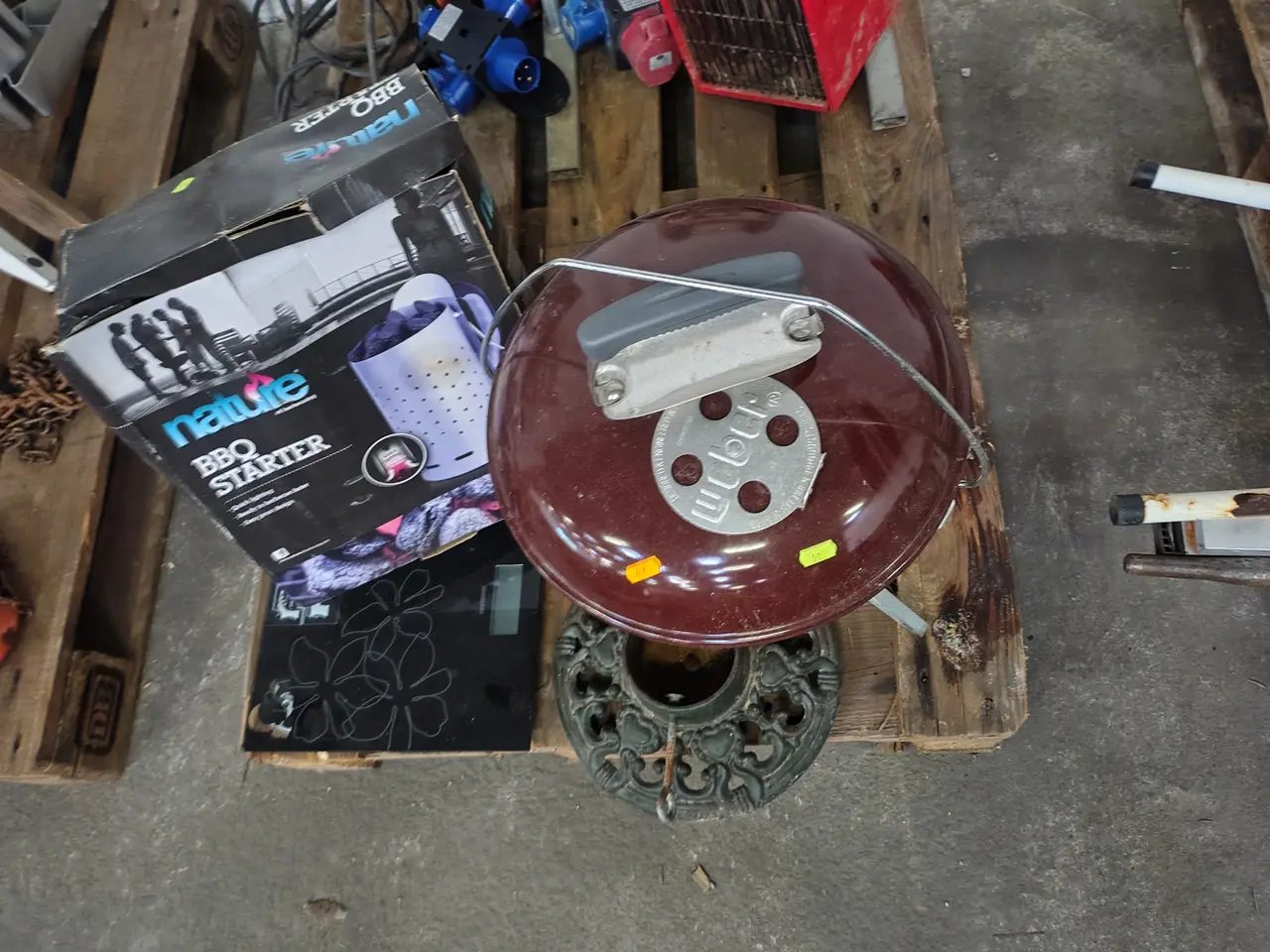 Billede 1 - Minigrill, juletræsfod mv. WEBER