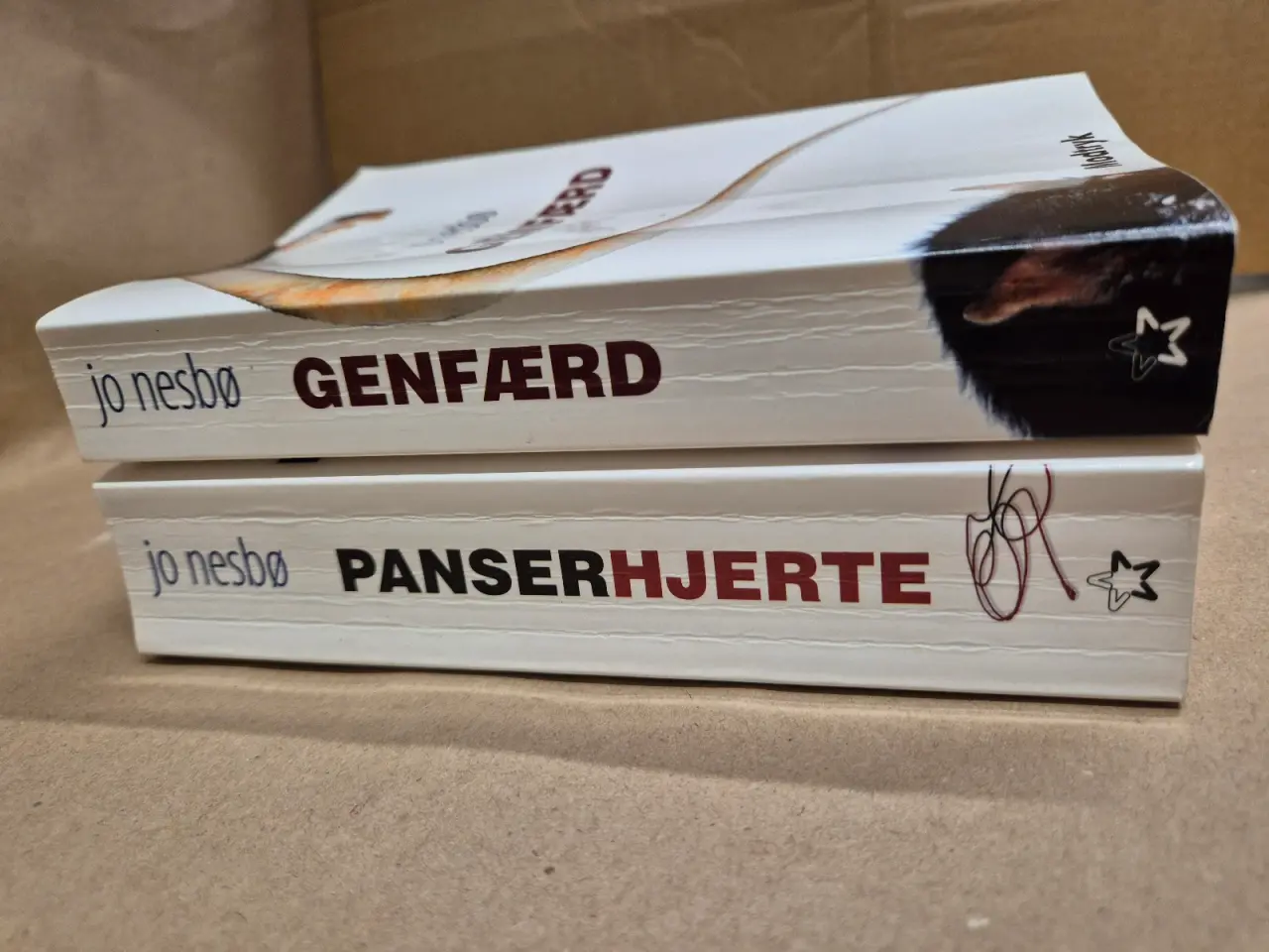 Billede 1 - Panserhjerte og Genfærd af Jo Nesbø,2 krimier